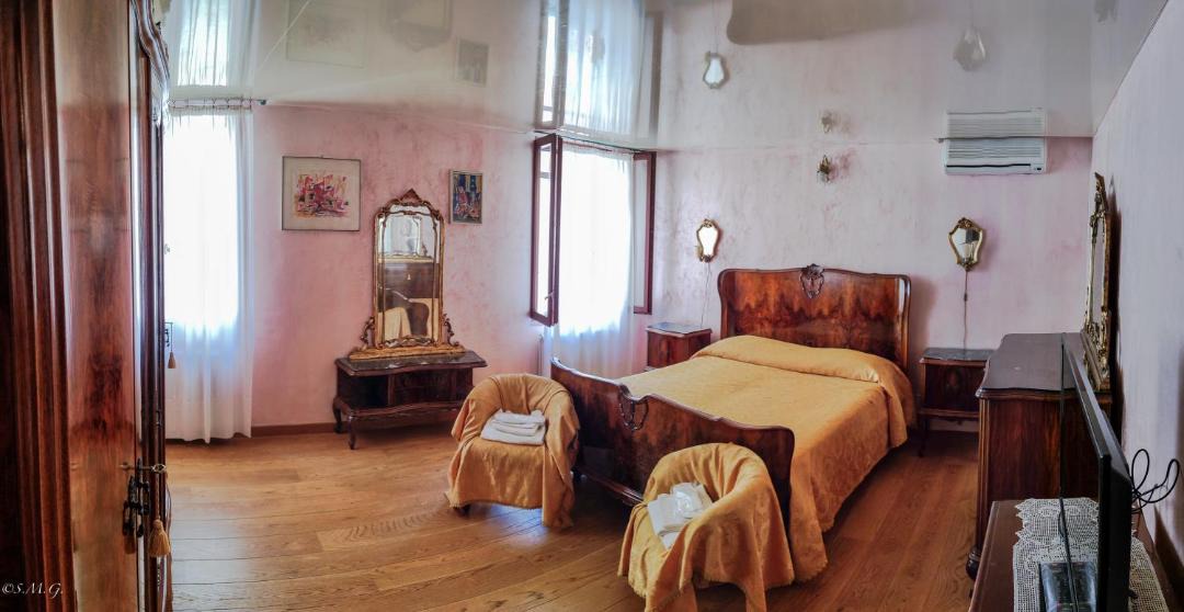 Photo of Others in Dorsoduro