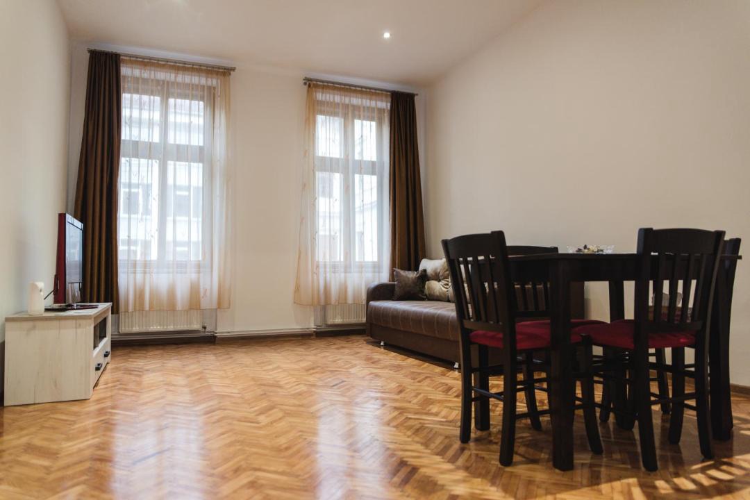 Photo of Livingroom in Center