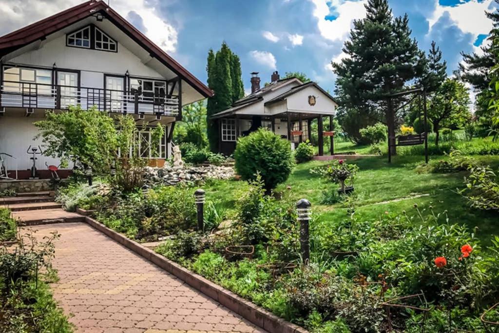 Photo of Buildings in Saru Dornei