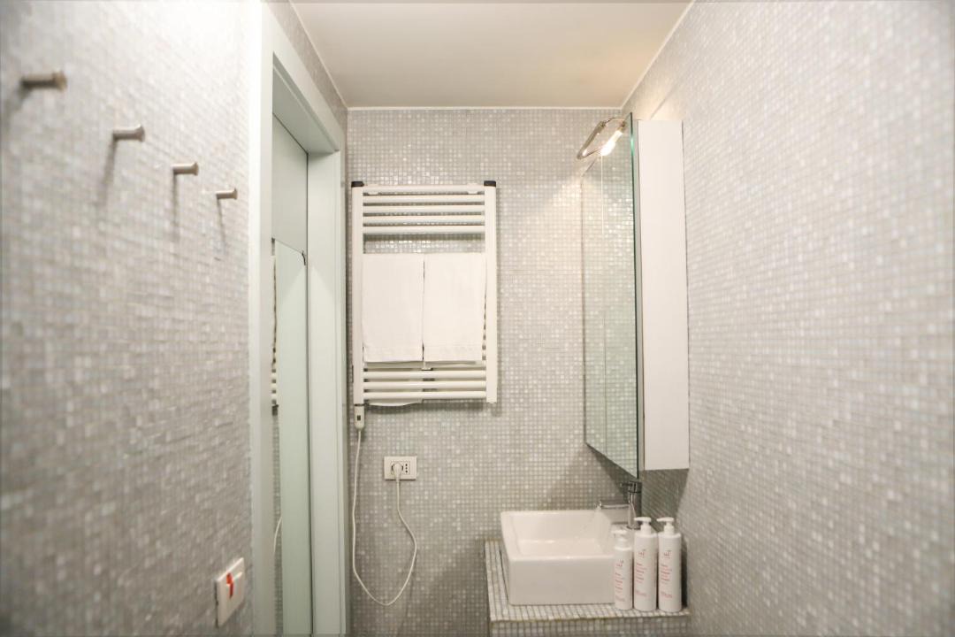 Photo of Bathroom in Naples City Centre