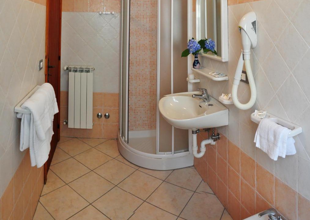 Photo of Bathroom in Forio