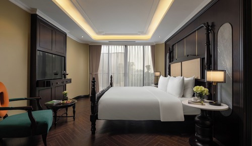 Crown Terrace Suite with Panorama City View