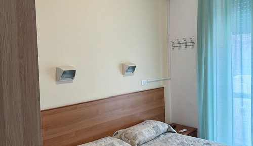 Economy Room, 2 Twin Beds, Partial Sea View