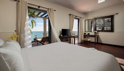 Three Bedroom Beach Front Villa with Private Pool