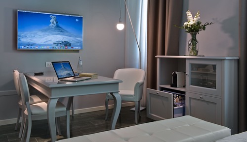 Executive Studio Suite