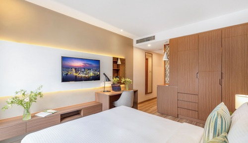 Deluxe Queen Room City View