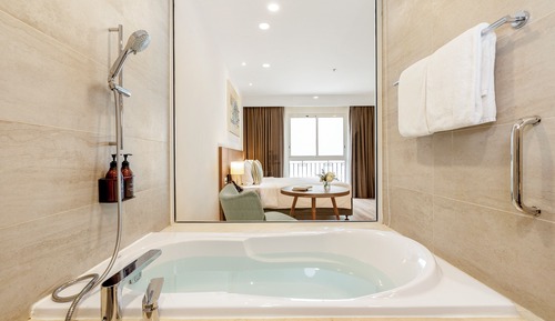Studio Queen Room City View