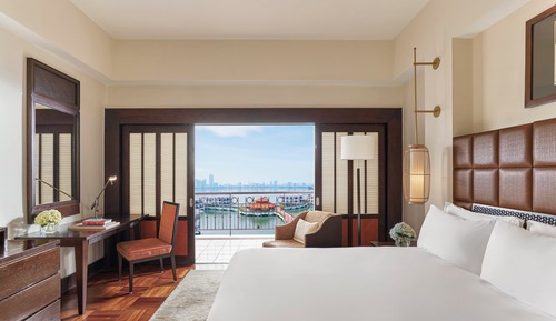 Classic Room, 1 King Bed, Lake View (Club)