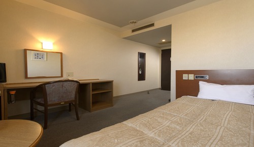 Double Room, Smoking