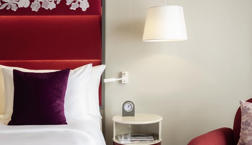 Deluxe Suite, 1 King Bed, Club Lounge Access