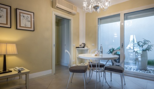 Economy Suite