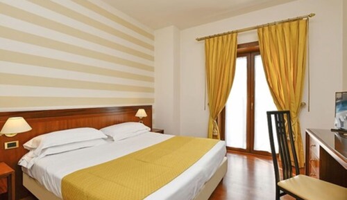 Standard Room, 1 Queen Bed