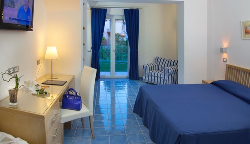 Junior Suite, Partial Sea View