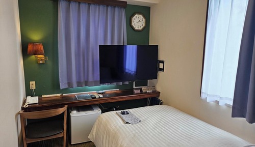 Semi Double Room, Smoking
