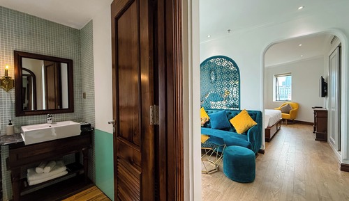 Signature Studio Suite, River View