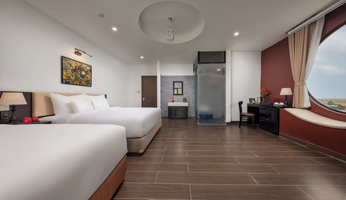 Deluxe Triple Room, 1 Bedroom, Balcony, Slope side