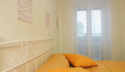 Room, Balcony