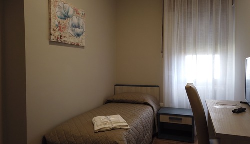 Single Room, Mountain View