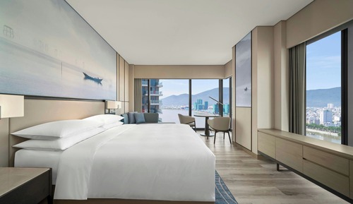 Executive Room, 1 King Bed, Smoking, River View