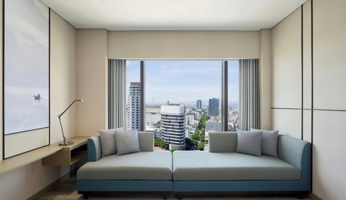 Deluxe Room, 1 King Bed, City View