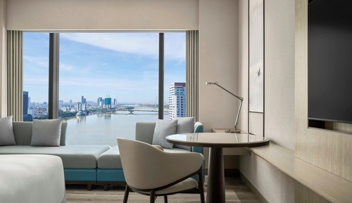Deluxe Room, 2 Twin Beds, River View