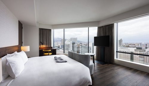Deluxe Corner King Room, Non Smoking, with Lounge Access