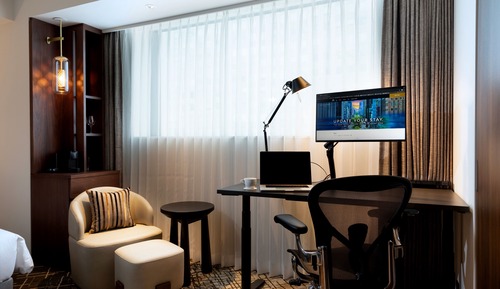 Deluxe King Room with Adjustable Desk and Arm Chair, Non Smoking