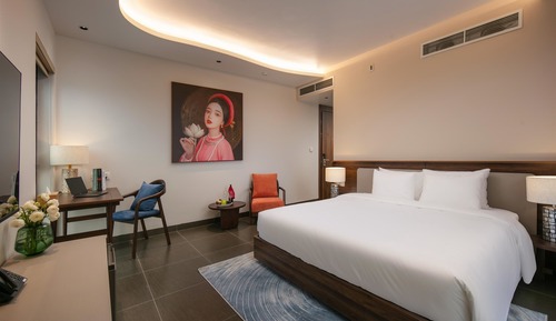 Junior Suite With Panoramic City View, Balcony