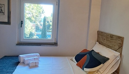 Room, Garden View