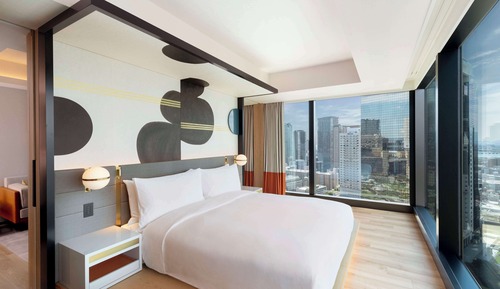 King Canopy Corner Suite