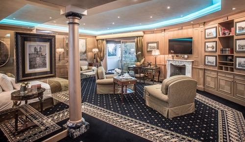 Suite, 1 King Bed, Rome View (Vista Suite, Spa/Club Lounge