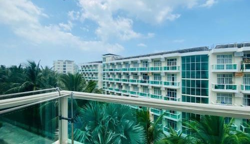 One-Bedroom Apartment with Balcony