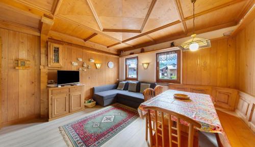 Two-Bedroom Apartment with Mountain View