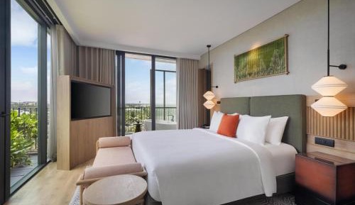 King Premium Suite with Riverside View