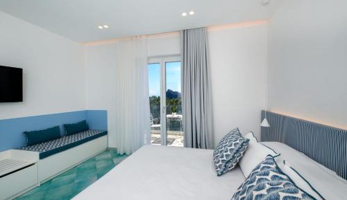 Comfort Double Room with Side Sea View and Spa Access