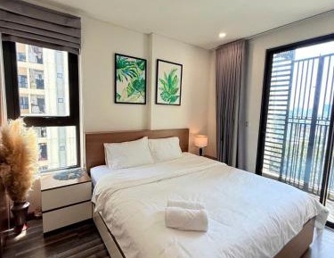 Three-Bedroom Apartment with Balcony