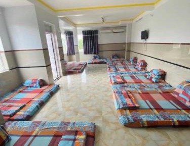 10-Bed Mixed Dormitory Room
