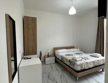 Deluxe Double Room with Side Sea View