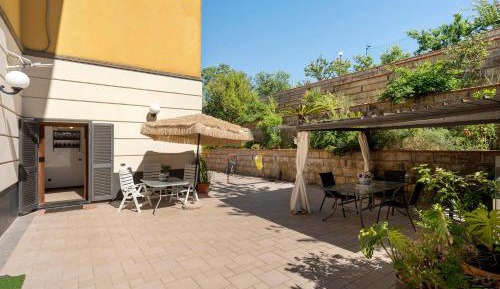 One-Bedroom Apartment with Garden View