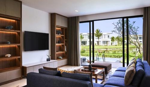 Three-Bedroom Villa with Private Pool and Lake View