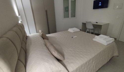Deluxe Room (2 Adults + 1 Child)
