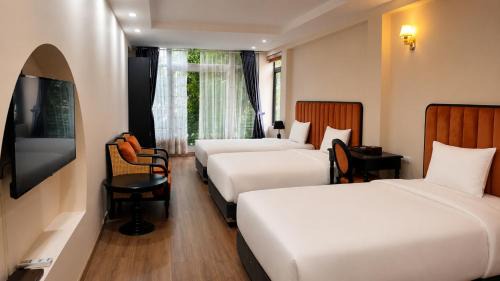 Quadruple Room with Balcony
