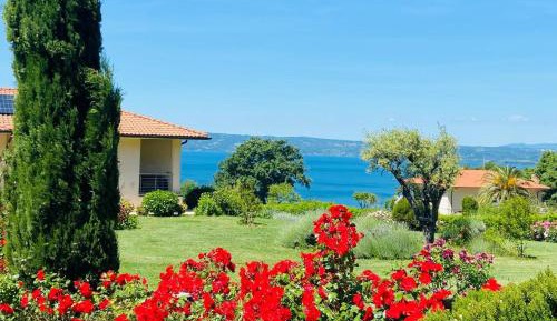 Two-Bedroom Deluxe Apartment with Garden View