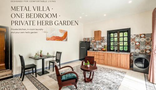 Villa with Garden View
