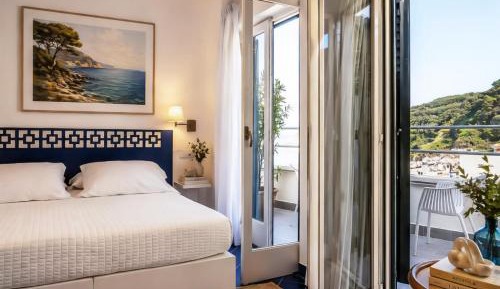 Double or Twin Room with Partial Sea View
