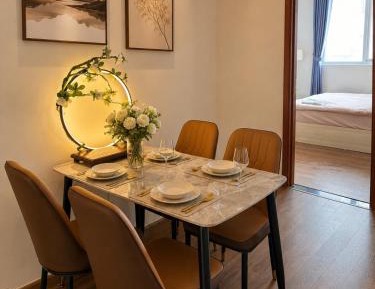 Three-Bedroom Apartment with Lake View