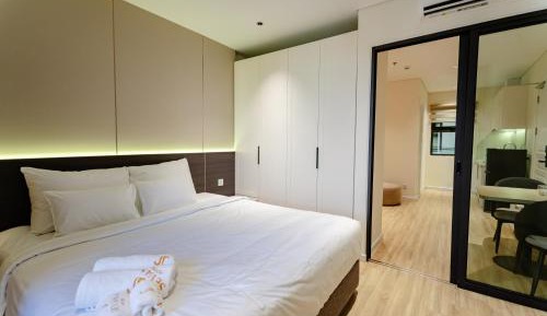 One-Bedroom Apartment with Balcony