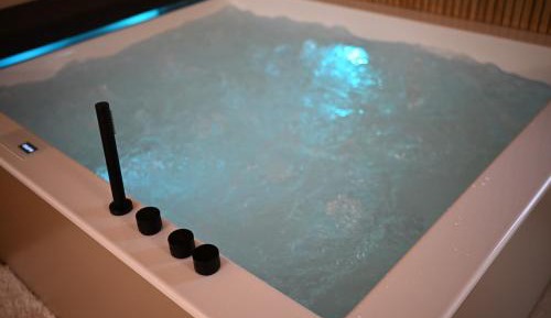 Queen Room with Spa Bath