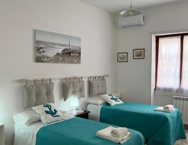 Twin Room with Garden View and Shared Bathroom