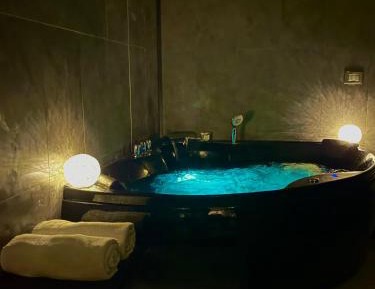King Room with Spa Bath